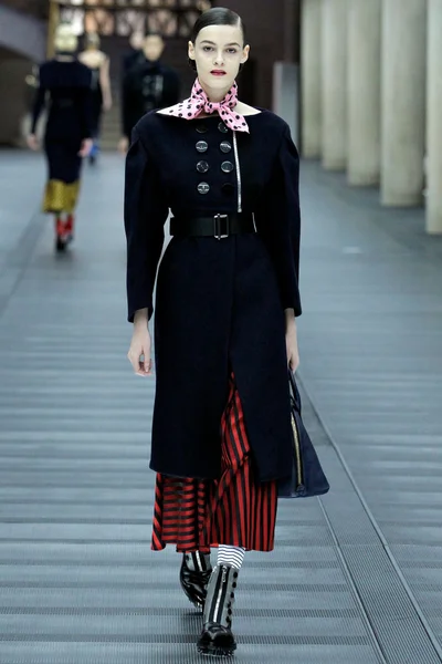Look 17
